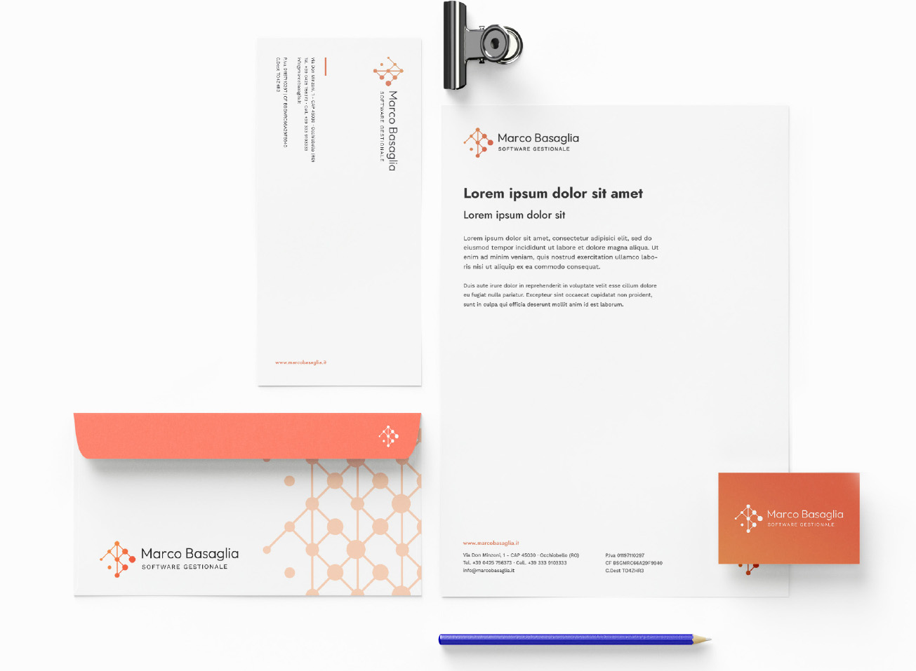 coordinato grafico aziendale progettato da Totalcom per Marco Basaglia con carta intestata, buste, biglietti da visita ed elementi di branding